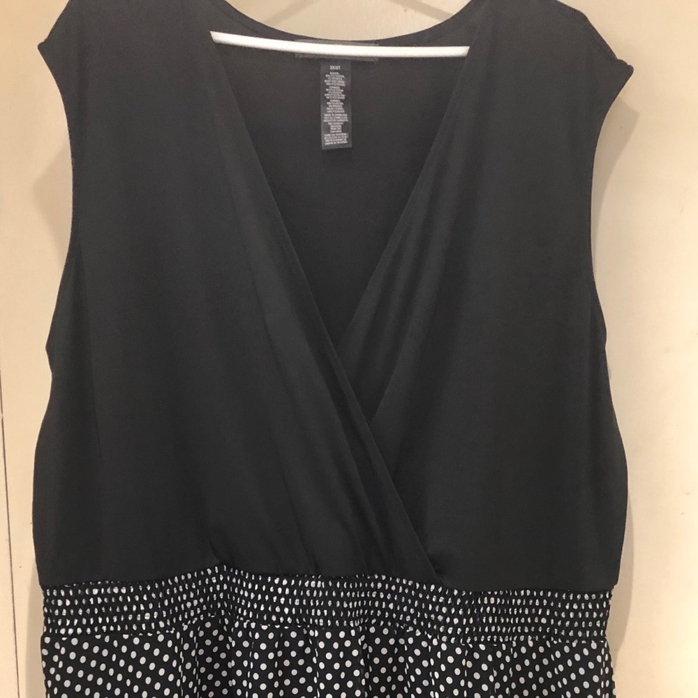Black wrap top polka dot dress 🤍 👠🖤
